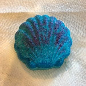Bath Bomb on the Half Shell