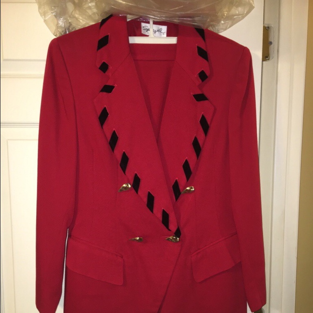 Skirt suit