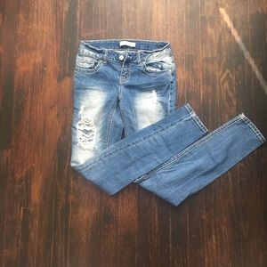 No boundaries distressed skinny jeans.