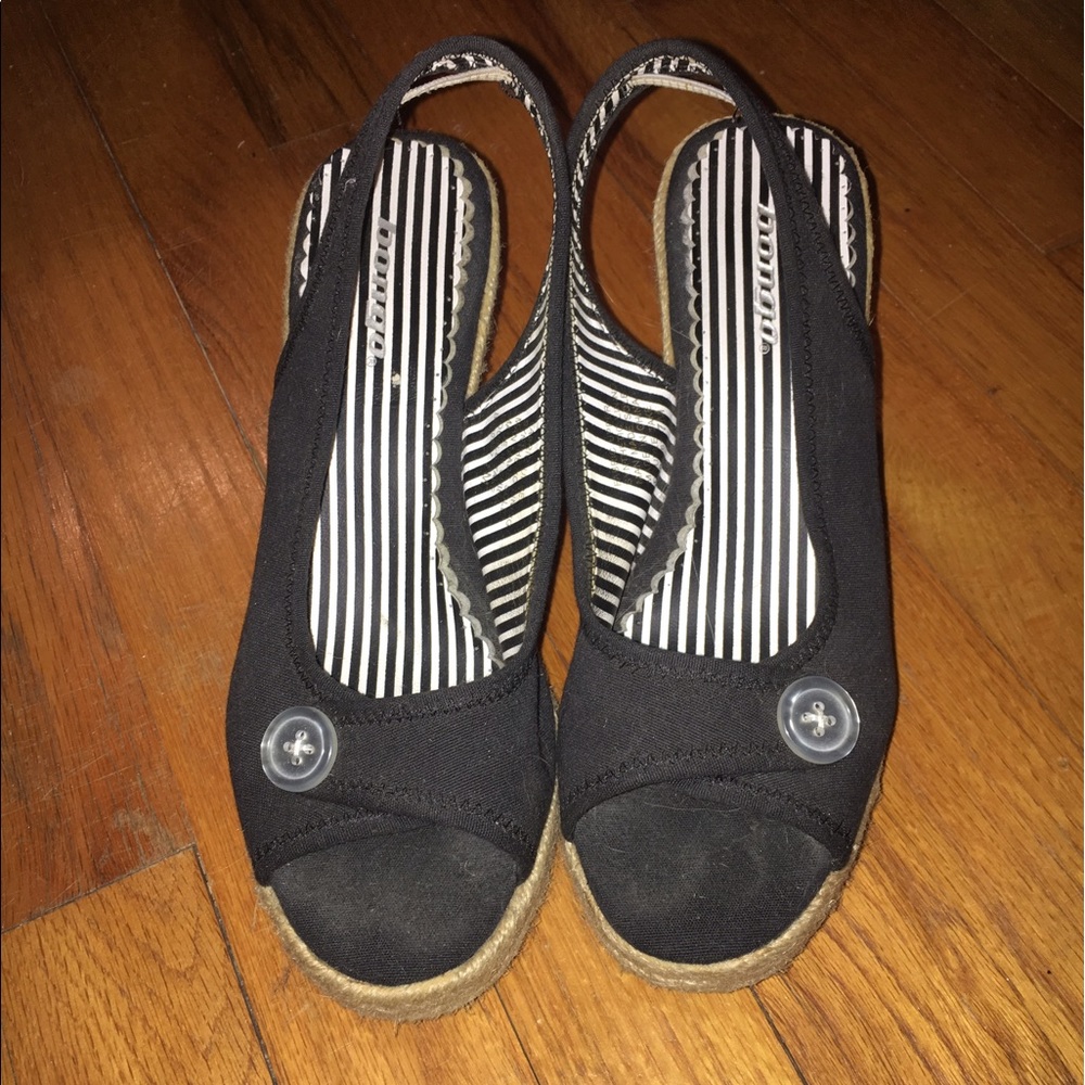 Size 7, navy blue, Bongo wedge sandals