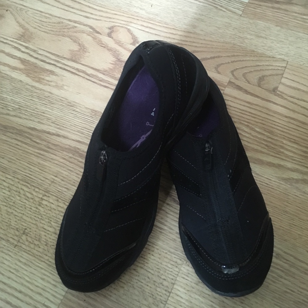 Women's black slip-on sz 8
