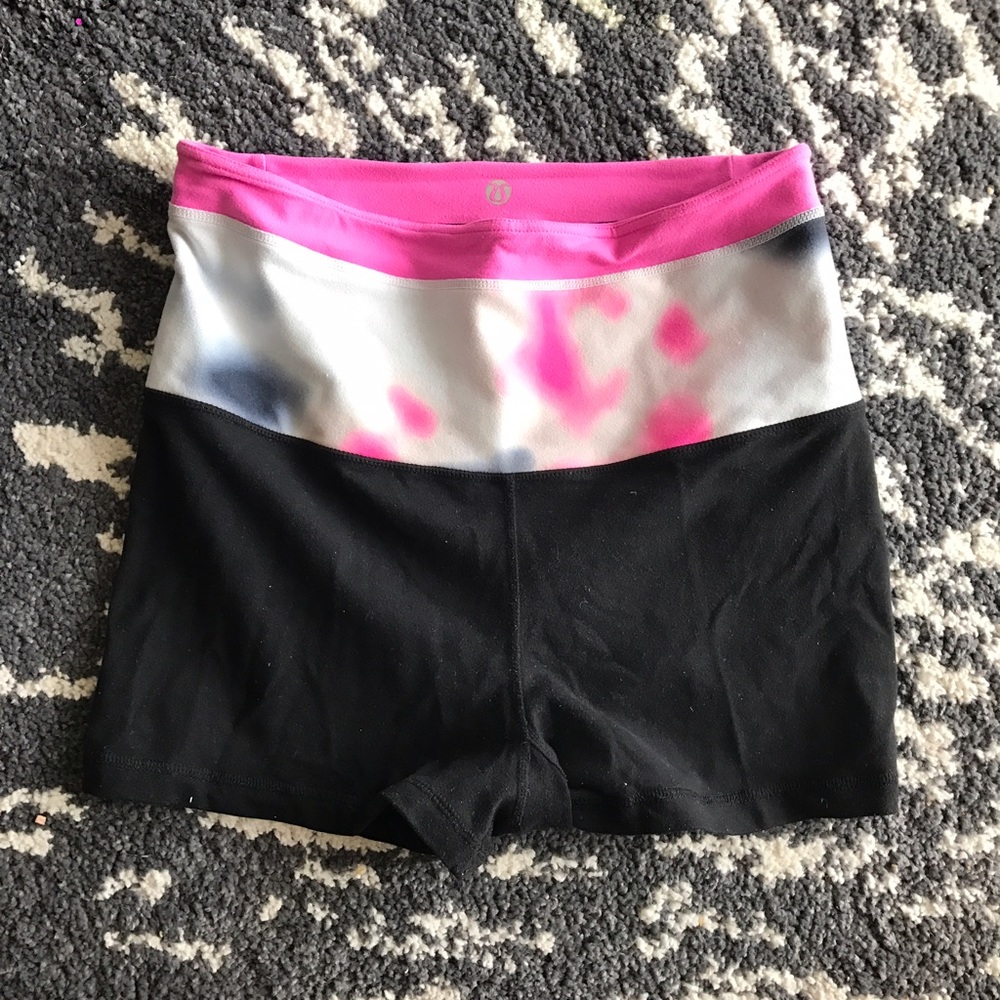 *SOLD*Lululemon Reversible Shorts! Size 4 - Picture 2 of 3