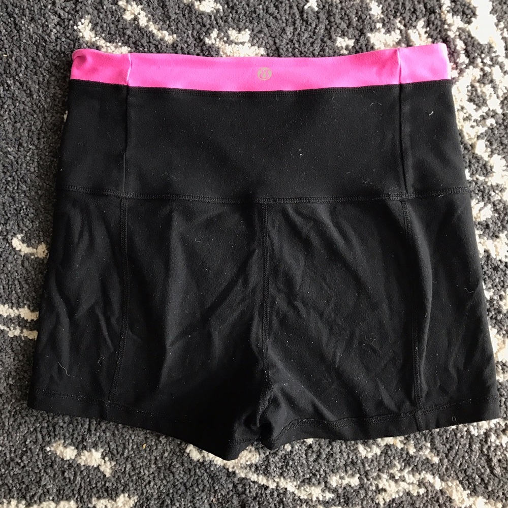 *SOLD*Lululemon Reversible Shorts! Size 4 - Picture 3 of 3