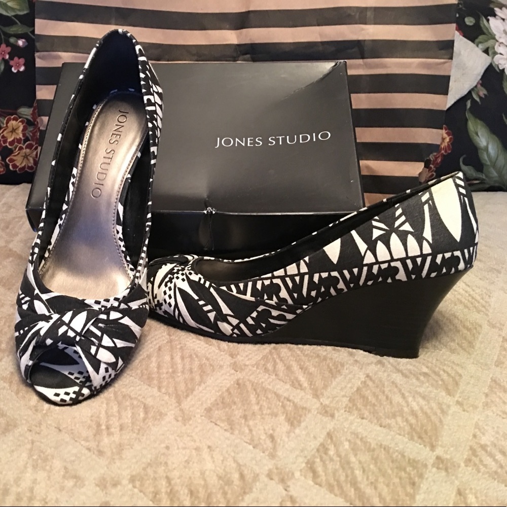 Jones of NY canvas wedge shoes 8 1/2