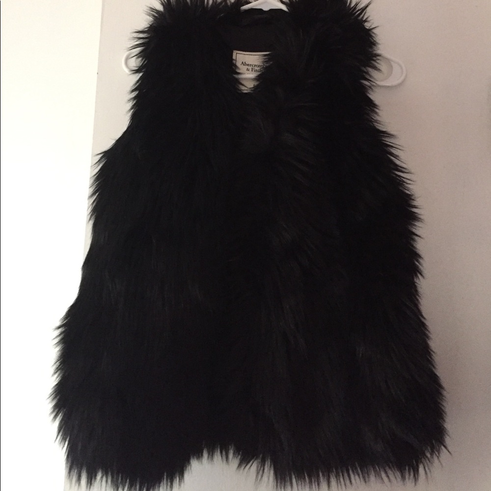 Abercrombie small faux fur vest NWT