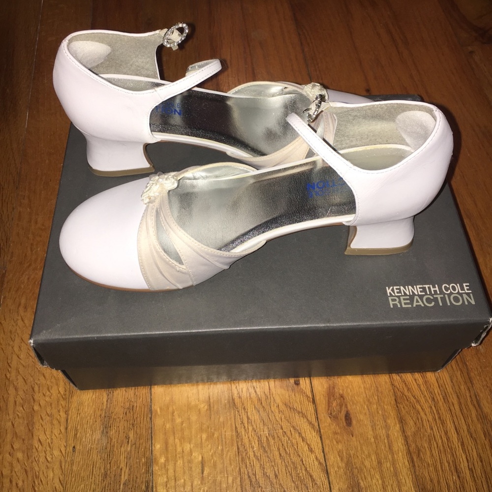 Girls dress shoes, white, size 3.5, inch heel.