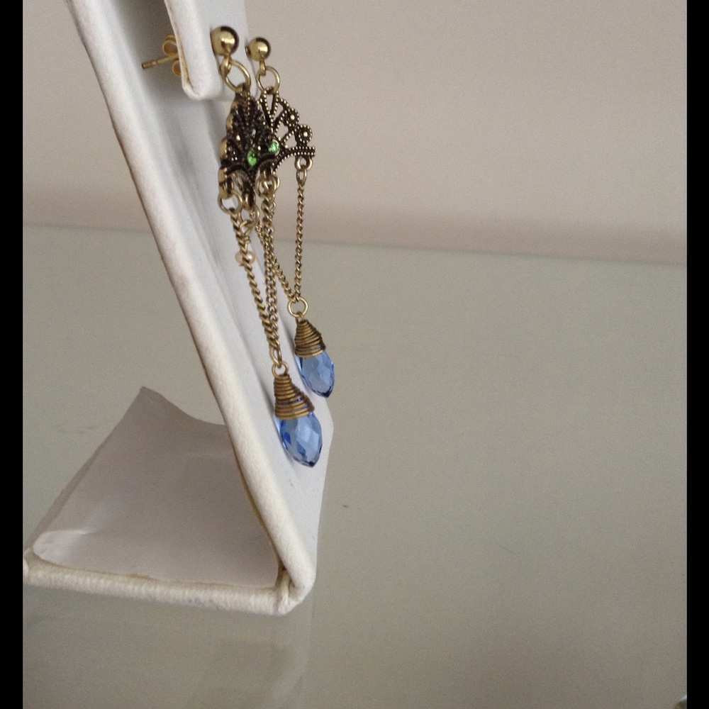 NWOT Oxidized Gold Dangles with Peridot & Blue - Picture 2 of 6