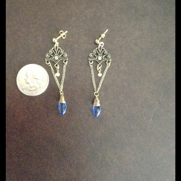 NWOT Oxidized Gold Dangles with Peridot & Blue - Picture 3 of 6