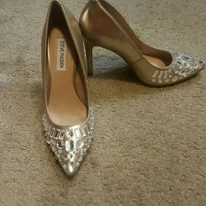 Steve Madden Bejeweled pumps