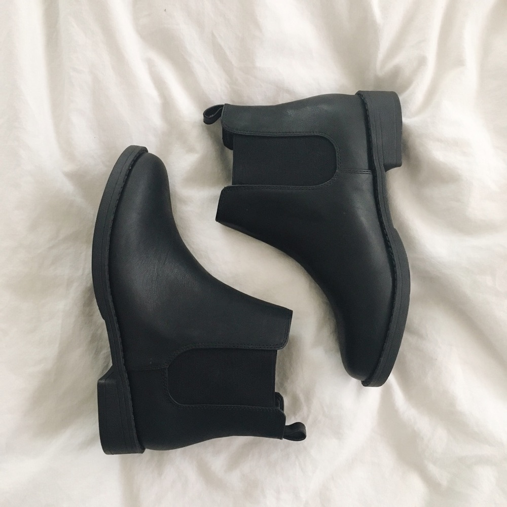 NEW H&M Black Leather Chelsea Boots
