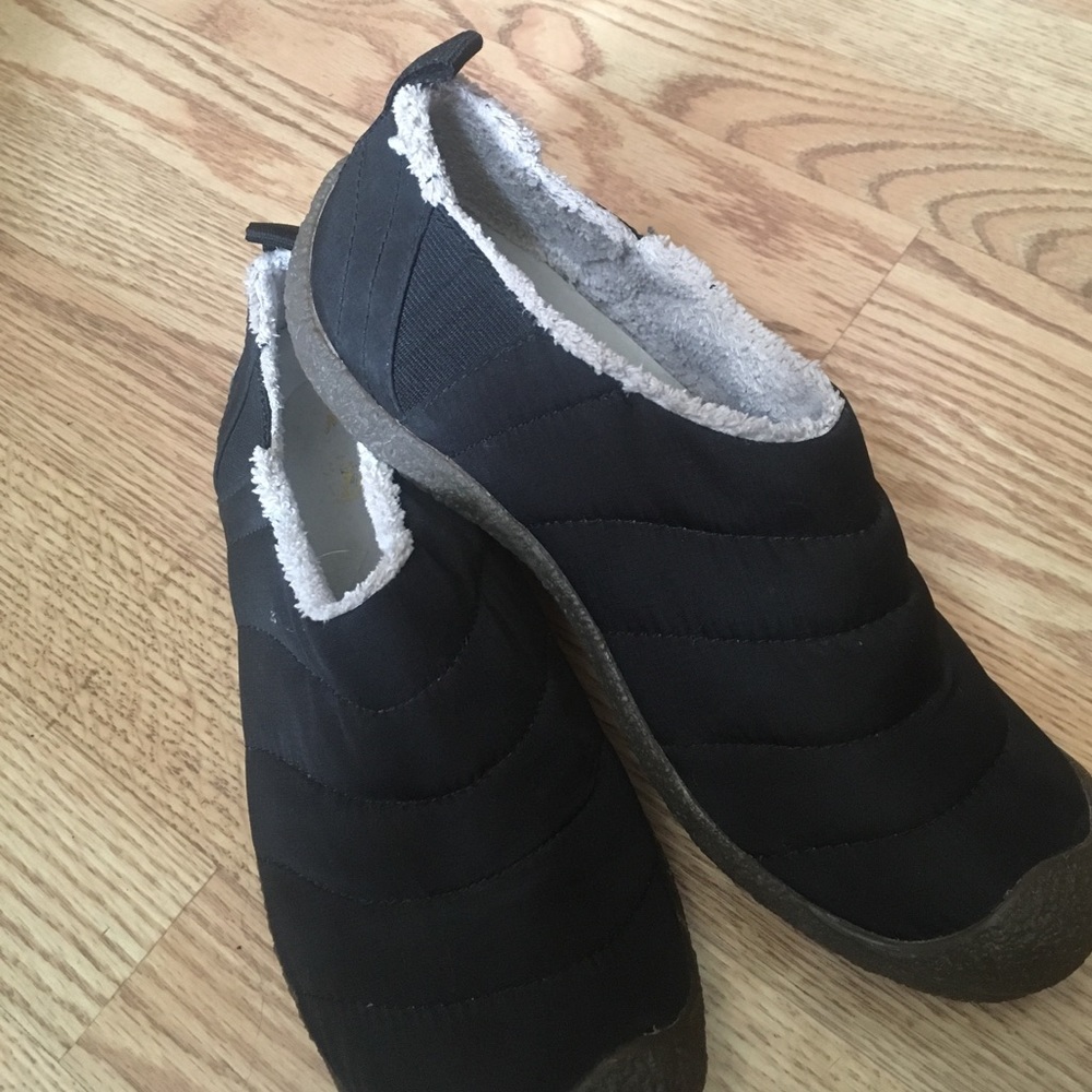 Keen black slip-on shoes sz 8