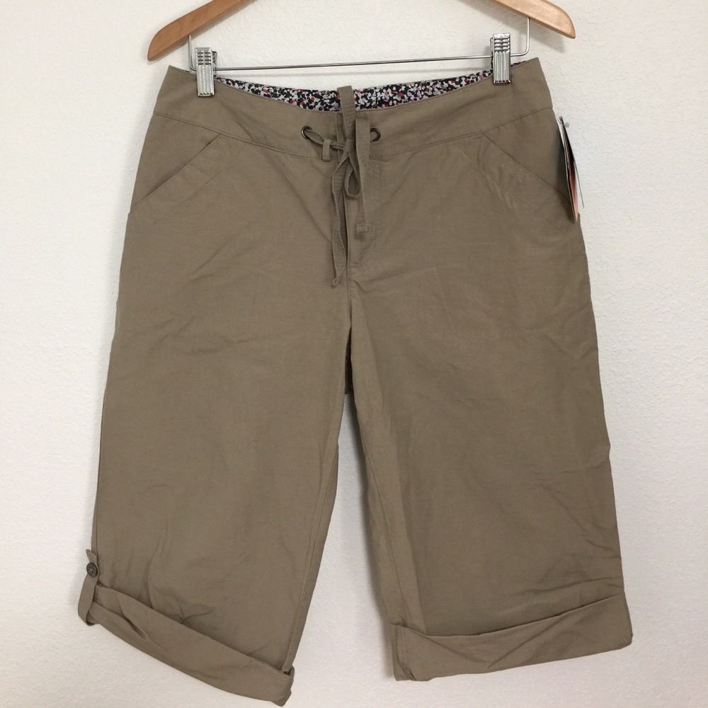 Size 10 Columbia khaki capris New With Tags