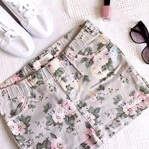 ✨B2G1Free✨ Forever 21 Pastel Floral Mini