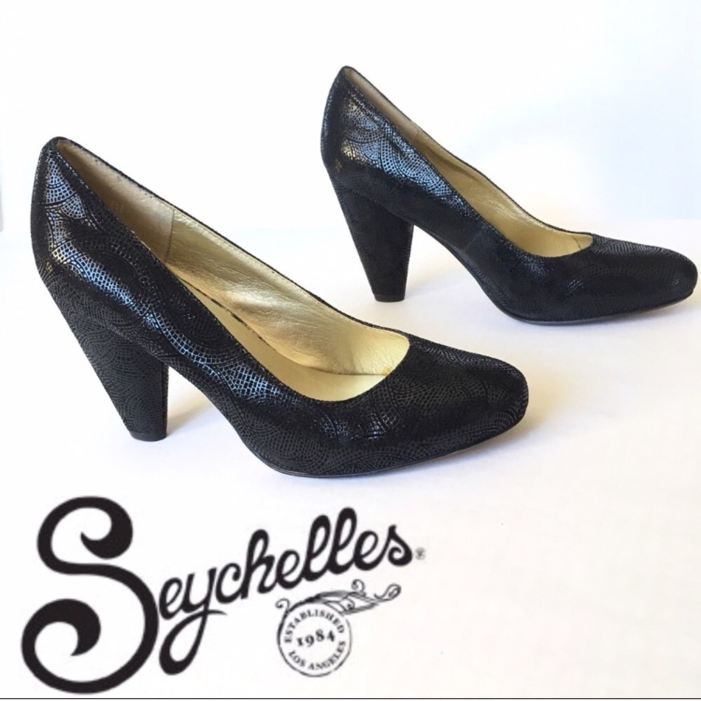 Black Seychelles pumps! Worn once!