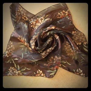 Elegant Floral Scarf 💐