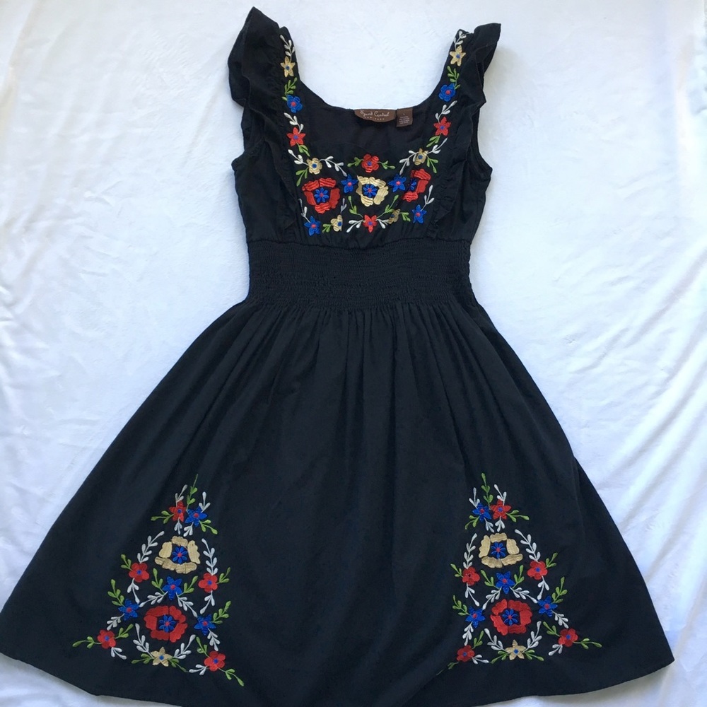 🌺 SPEED CONTROL NEW YORK EMBROIDERED DRESS