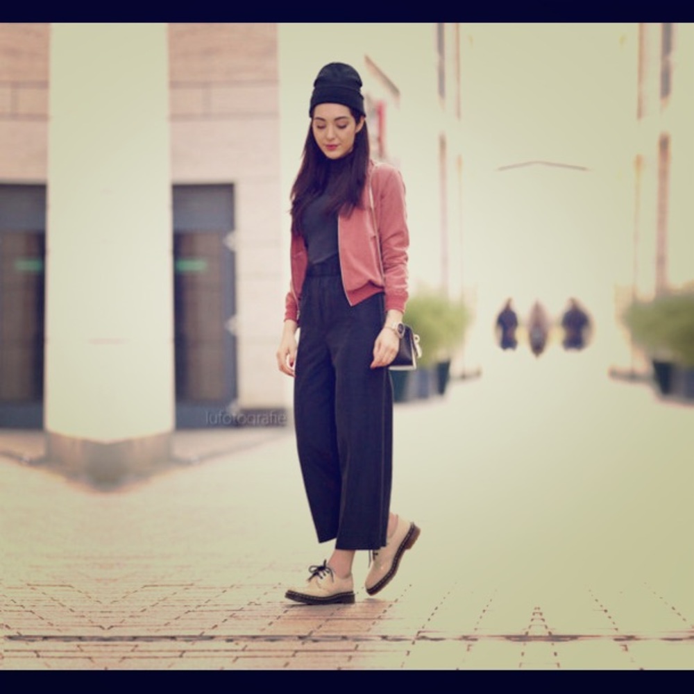 Chicago Ankle Pant in faux silk.