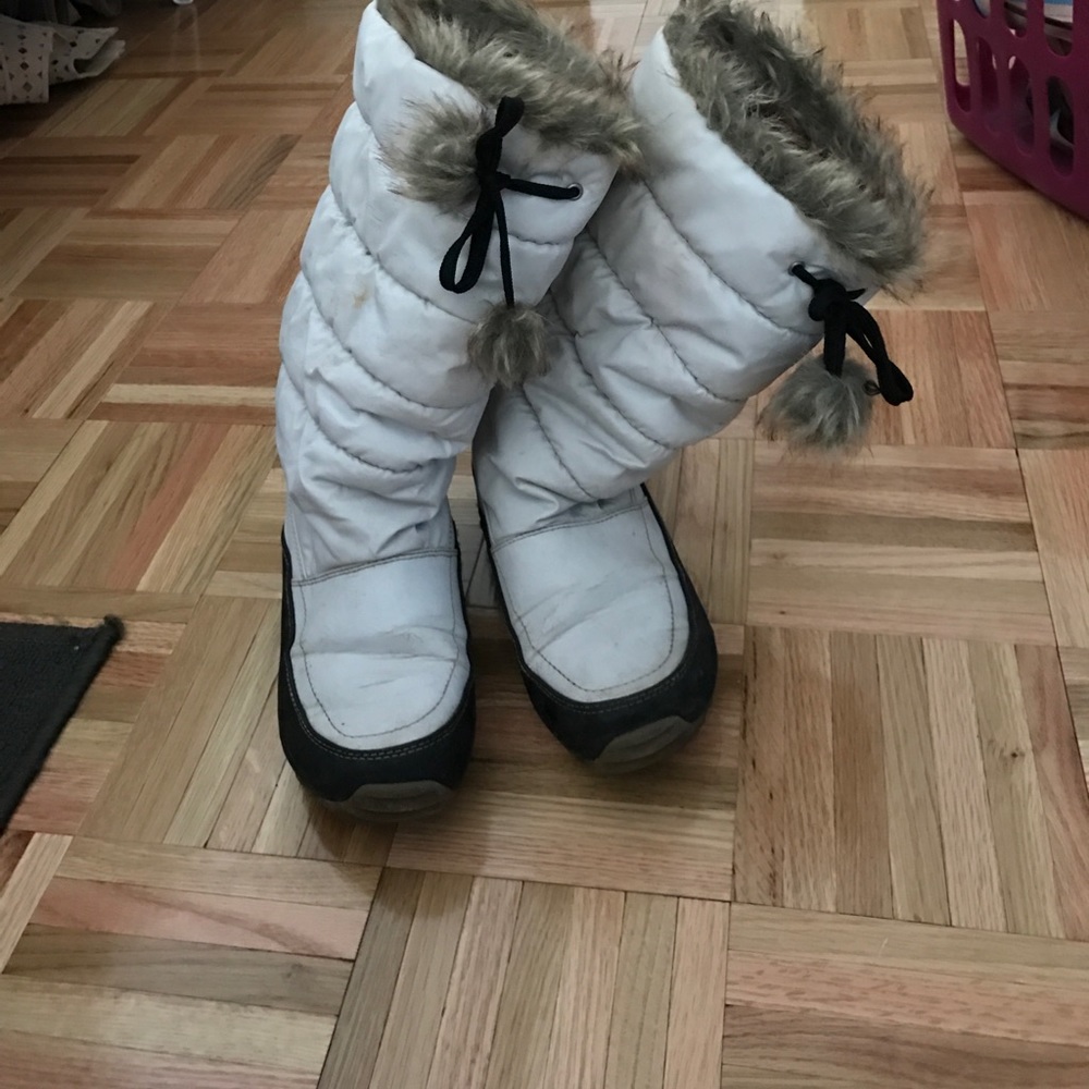 Snow boots