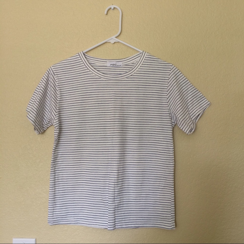 White and blue striped short sleeve tee top