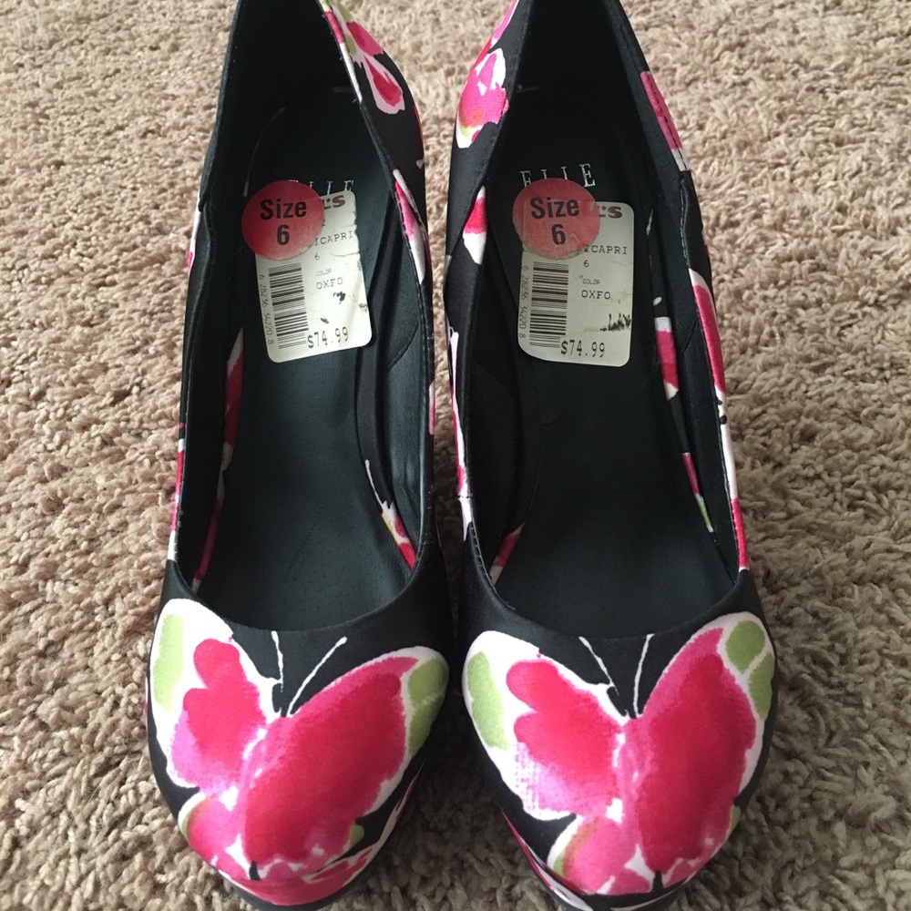Elle Black Butterfly Wedges size 6 New