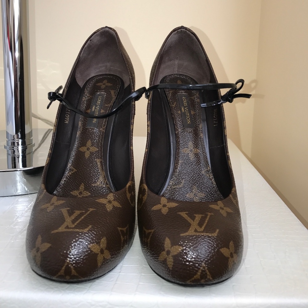 Louis Vuitton Monogram Pumps