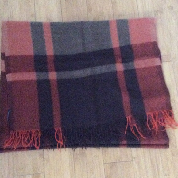 Plaid wool scarf - Picture 2 of 3