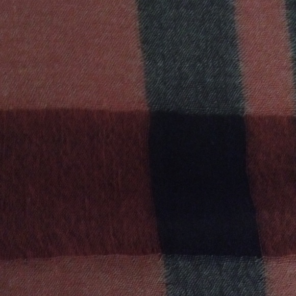Plaid wool scarf - Picture 3 of 3