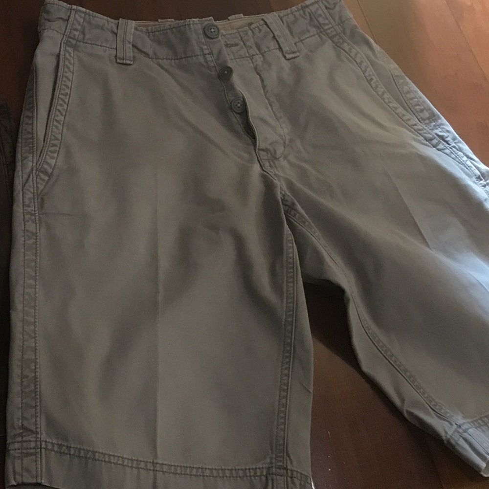 Gap gray khaki 31 waist men's button front shorts