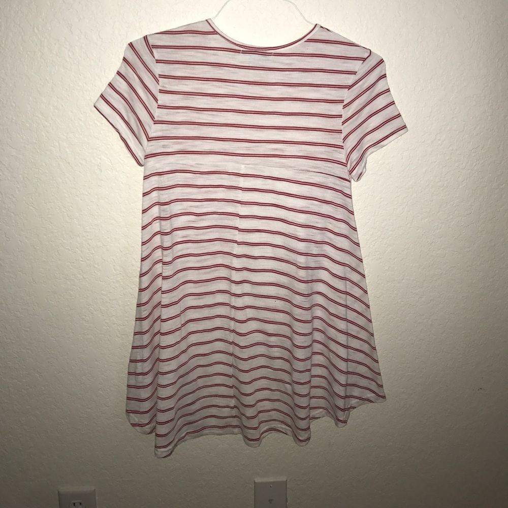Red and white high low shirt - Picture 2 of 2