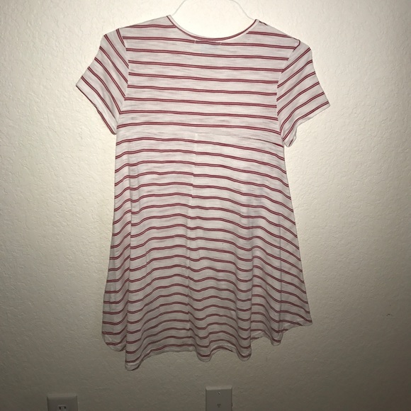 Red and white high low shirt - Picture 2 of 2