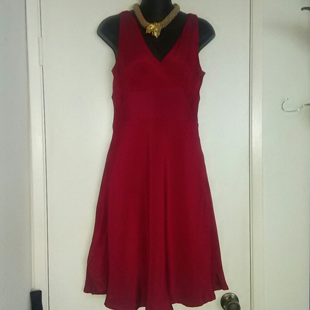 Halter, V-Neck Mid-Length Dress