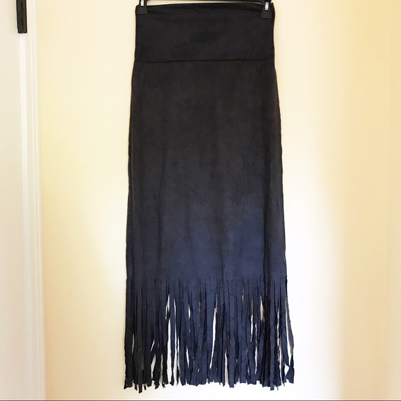 •NWT• Romeo & Juliet faux suede fringe maxi skirt✨ - Picture 2 of 2
