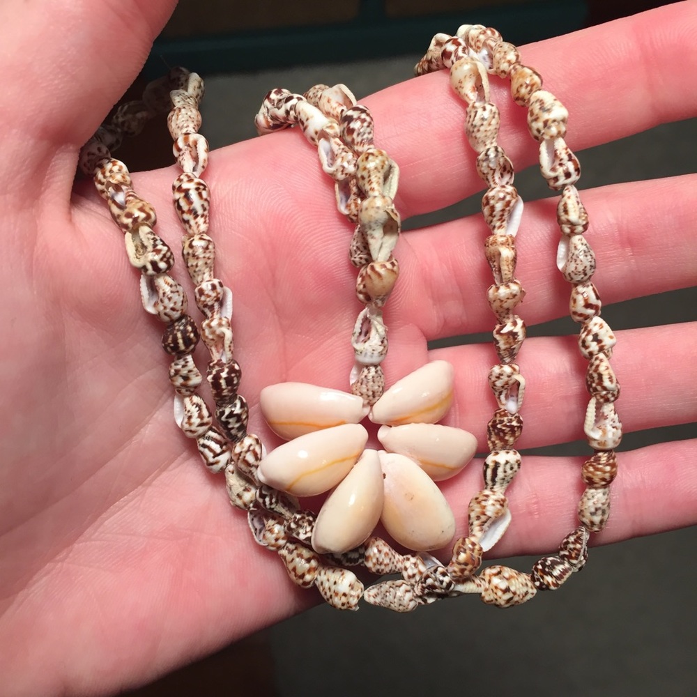 Shell necklace 🐚 - Picture 3 of 4