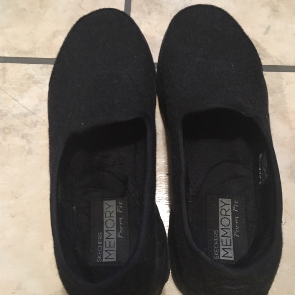 Black Skechers shoes
