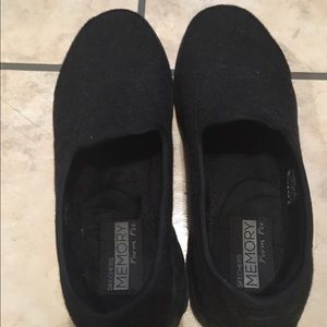 Black Skechers shoes