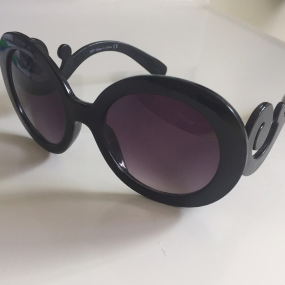 Twirl Frame Glasses