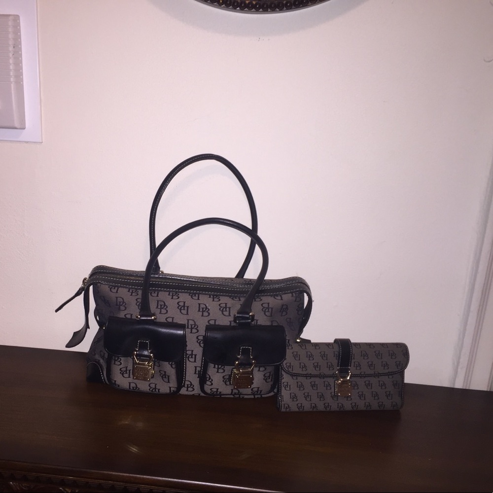Like New Dooney & Bourke handbag and wallet.