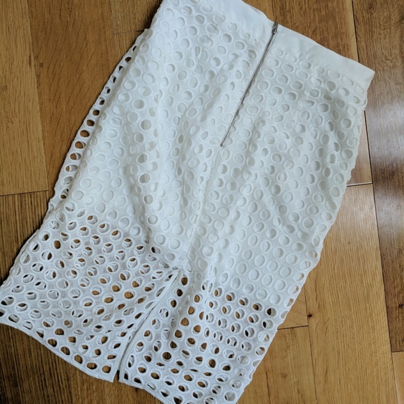 Banana Republic white eyelet pencil skirt - Picture 3 of 4