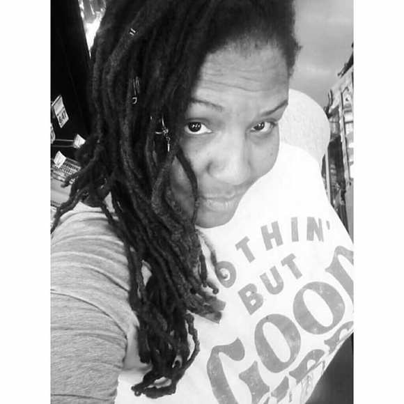 Meet your Posher, Yesha - Picture 2 of 4