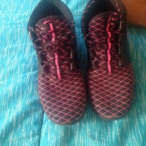 Pink , Grey , & Black Roshes . 🖤💖