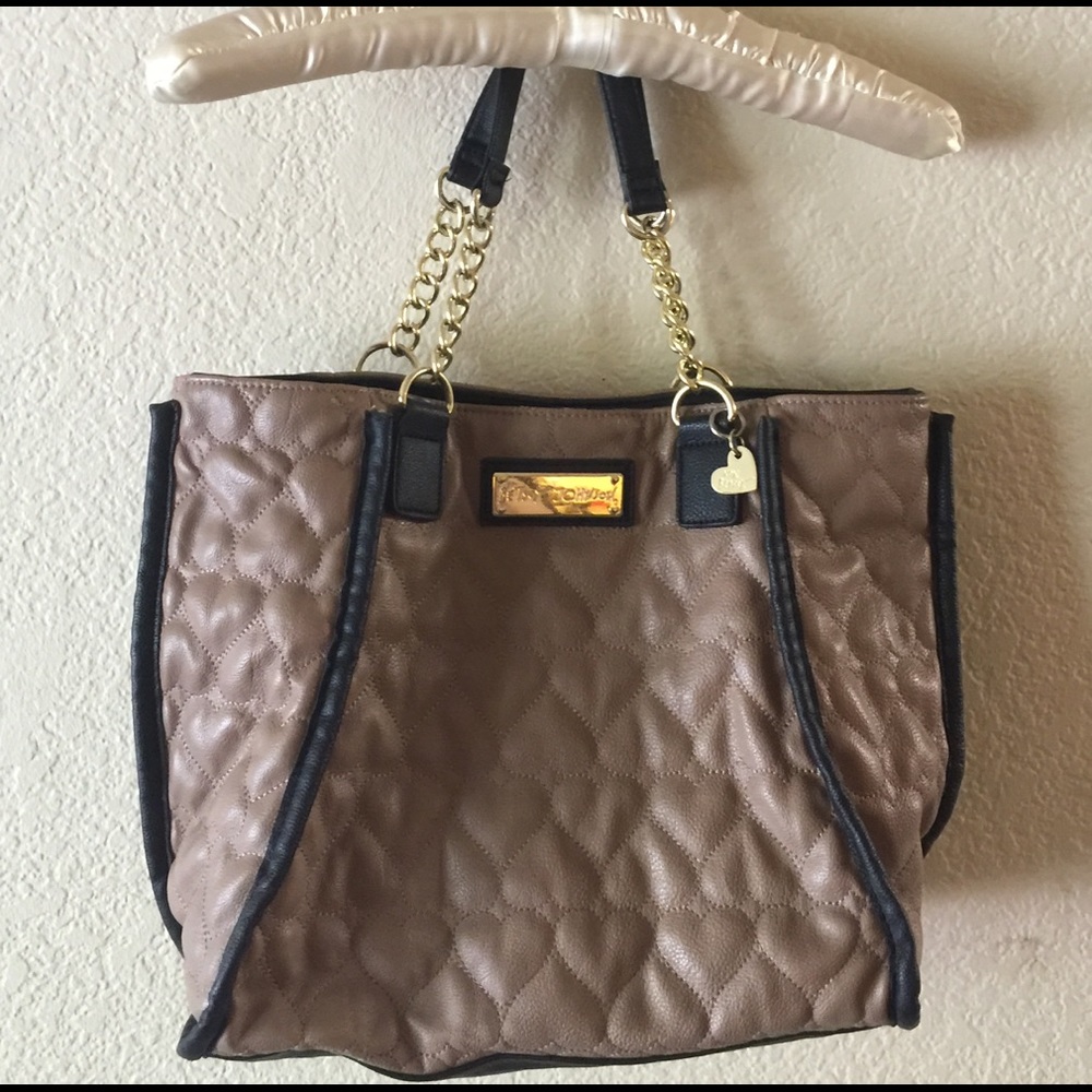 Betsey Johnson heart  purse nwot