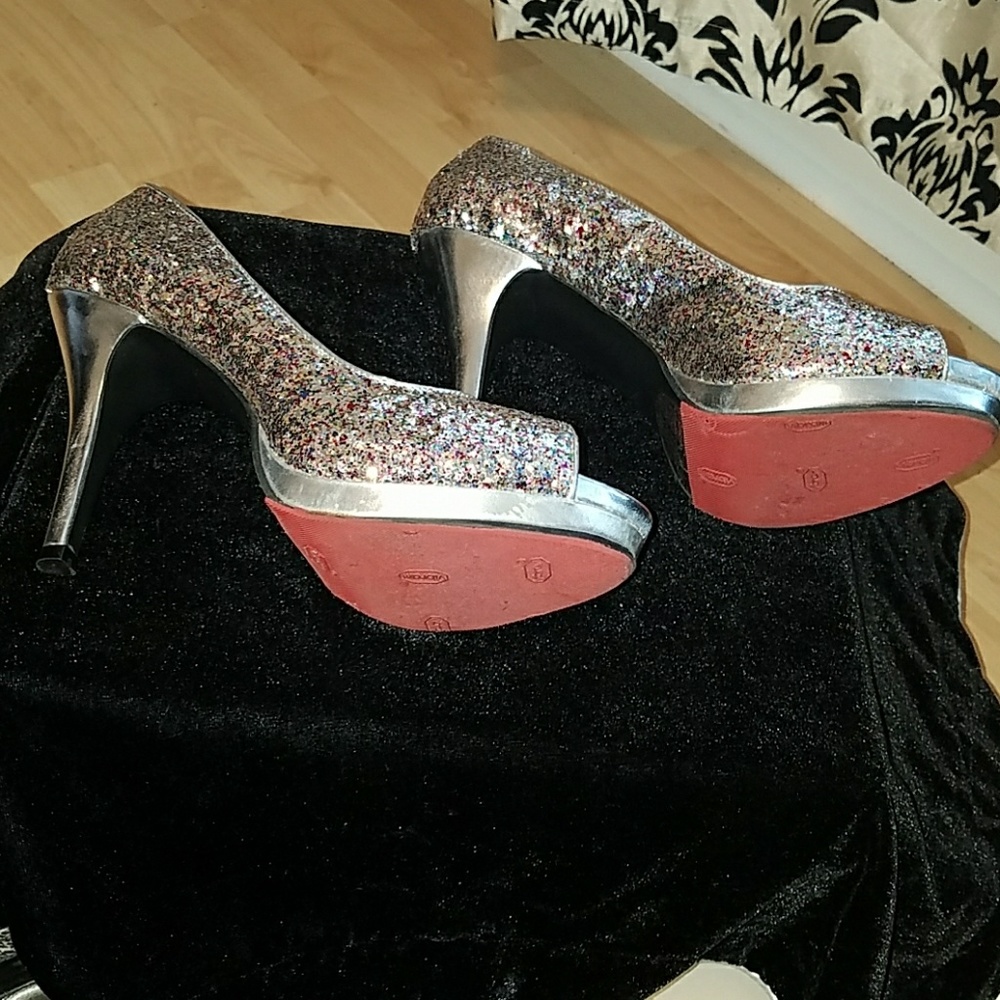 Shoes - Picture 2 of 3