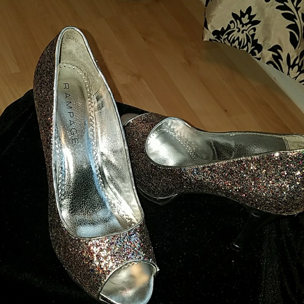 Shoes - Picture 3 of 3