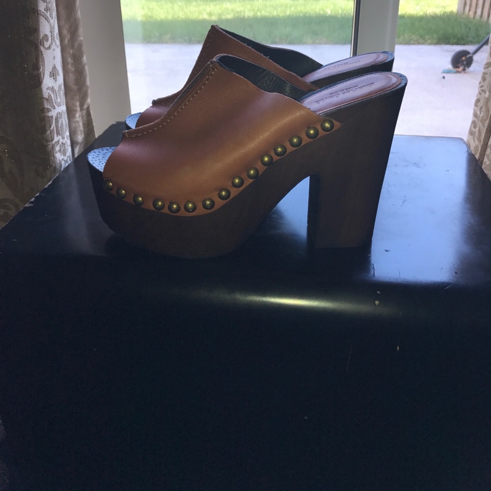 Charles David Clogs.