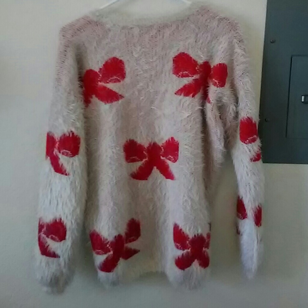 Fuzzy sweater - Picture 2 of 3