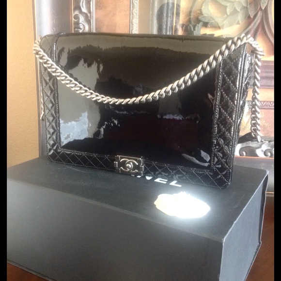 ‼️SOLD‼️ Chanel boy patent leather reverso maxi XL - Picture 2 of 7