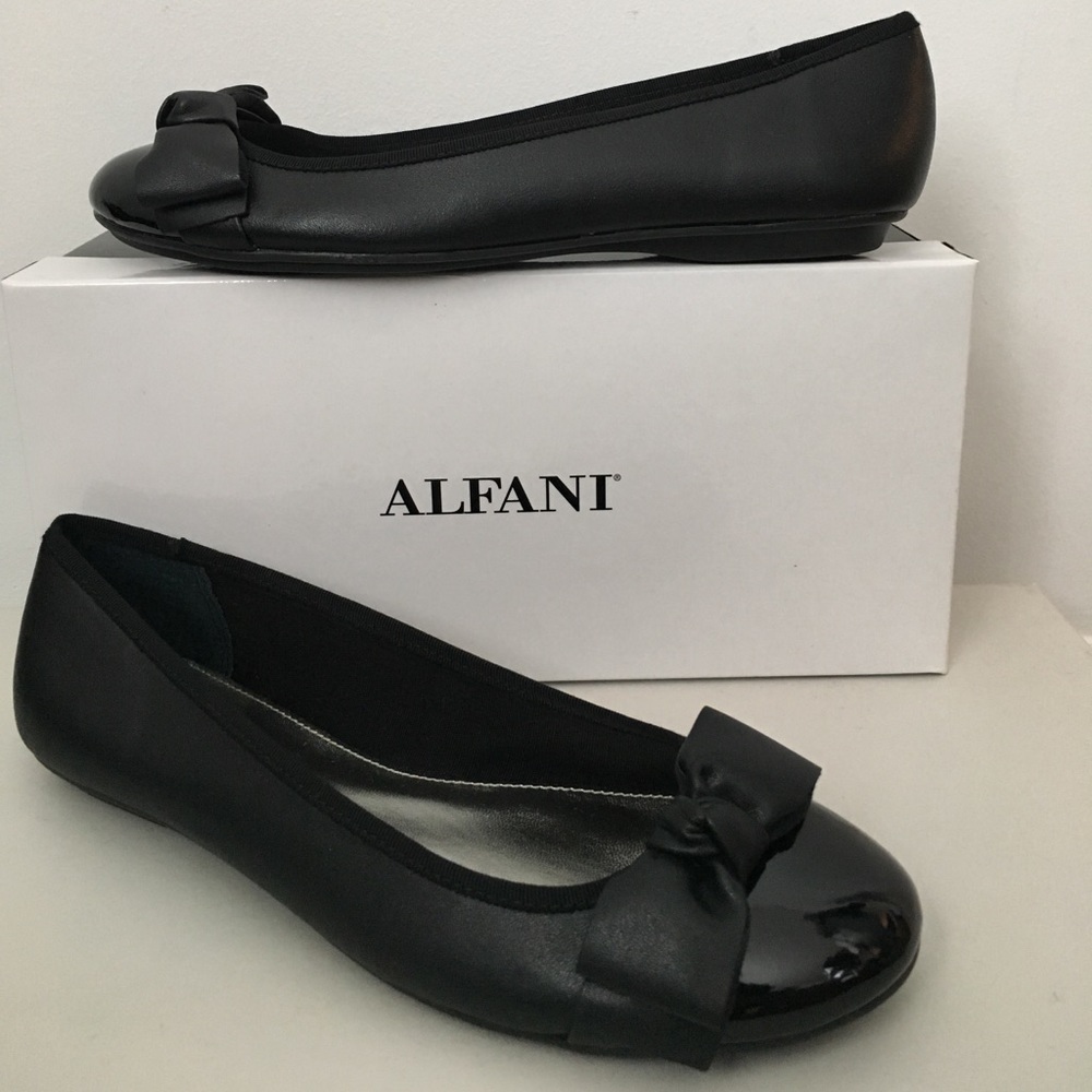 Alfani Black Flats w/Bow & Patent Cap Toe Size 8.5