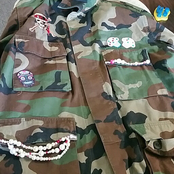 Up-cycle army jacket - Picture 3 of 3