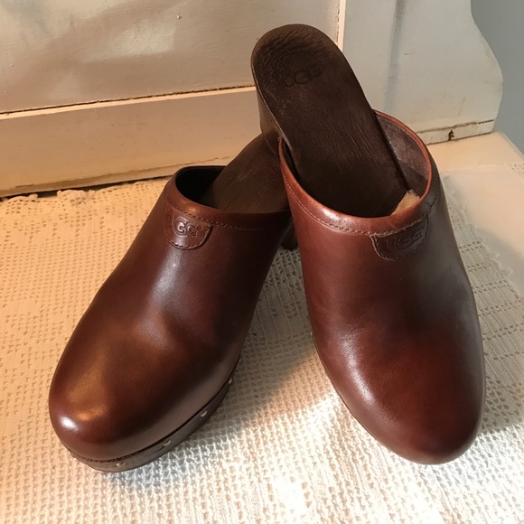 Ugg clogs sz 9 - Picture 2 of 7