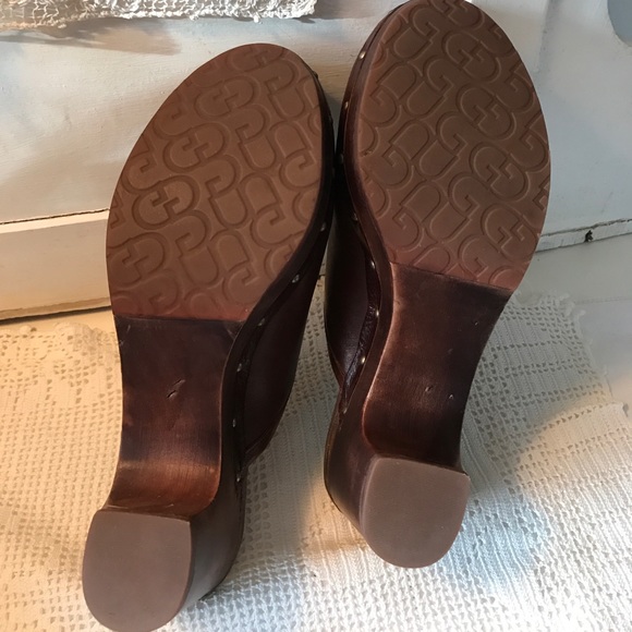 Ugg clogs sz 9 - Picture 3 of 7